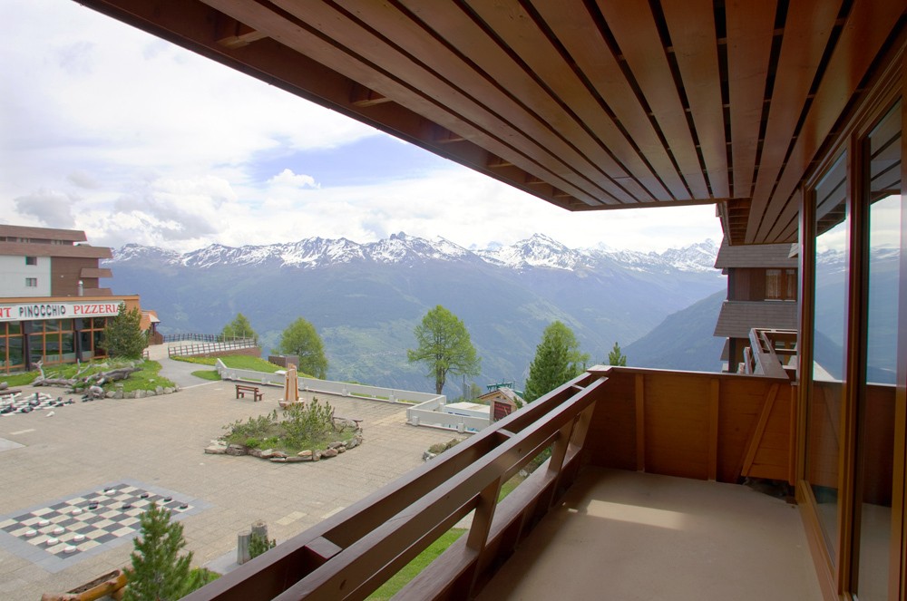 Kindvriendelijk resort met zwembad en panorama op de Zwitserse Alpen