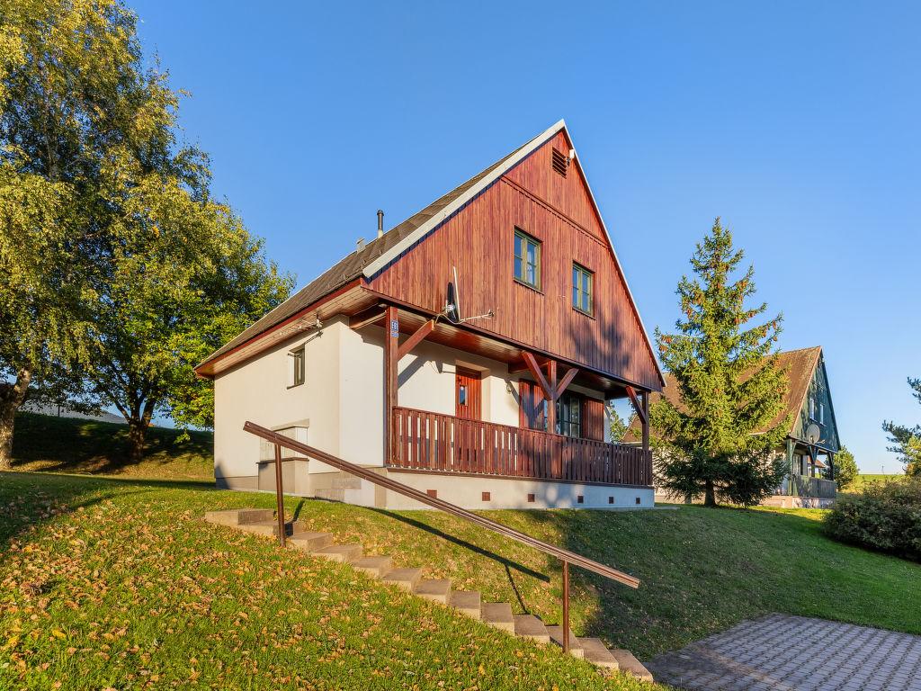 Chalets op een kleinschalig vakantiepark met zwembad in het Reuzengebergte