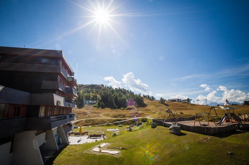 Kindvriendelijk resort met zwembad en panorama op de Zwitserse Alpen