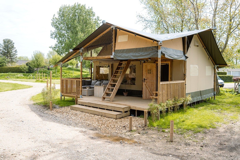 Vakantiepark en camping met zwem- en visvijver in Betuwe