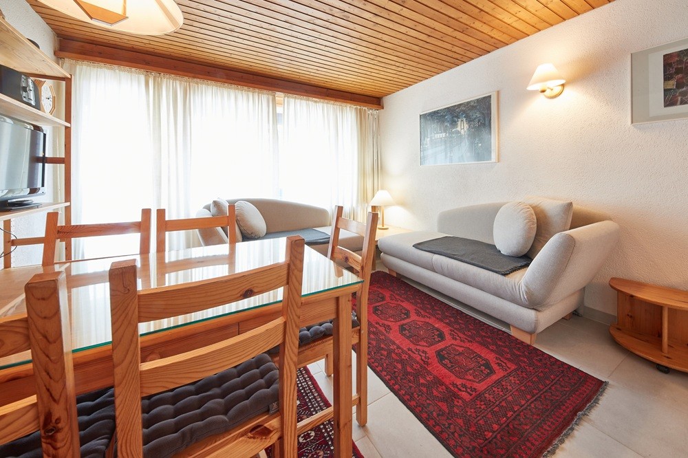 Kindvriendelijk resort met zwembad en panorama op de Zwitserse Alpen