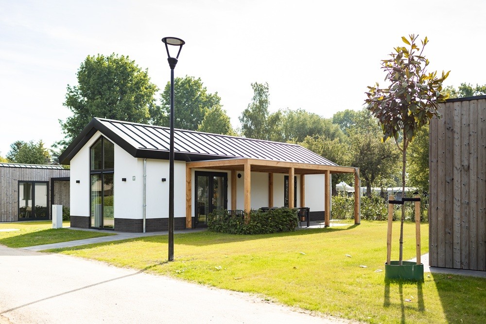 Vakantiepark en camping met zwem- en visvijver in Betuwe