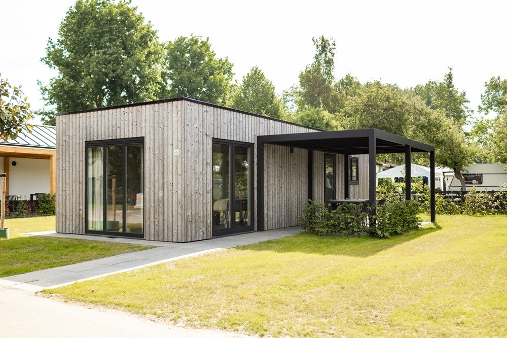 Vakantiepark en camping met zwem- en visvijver in Betuwe