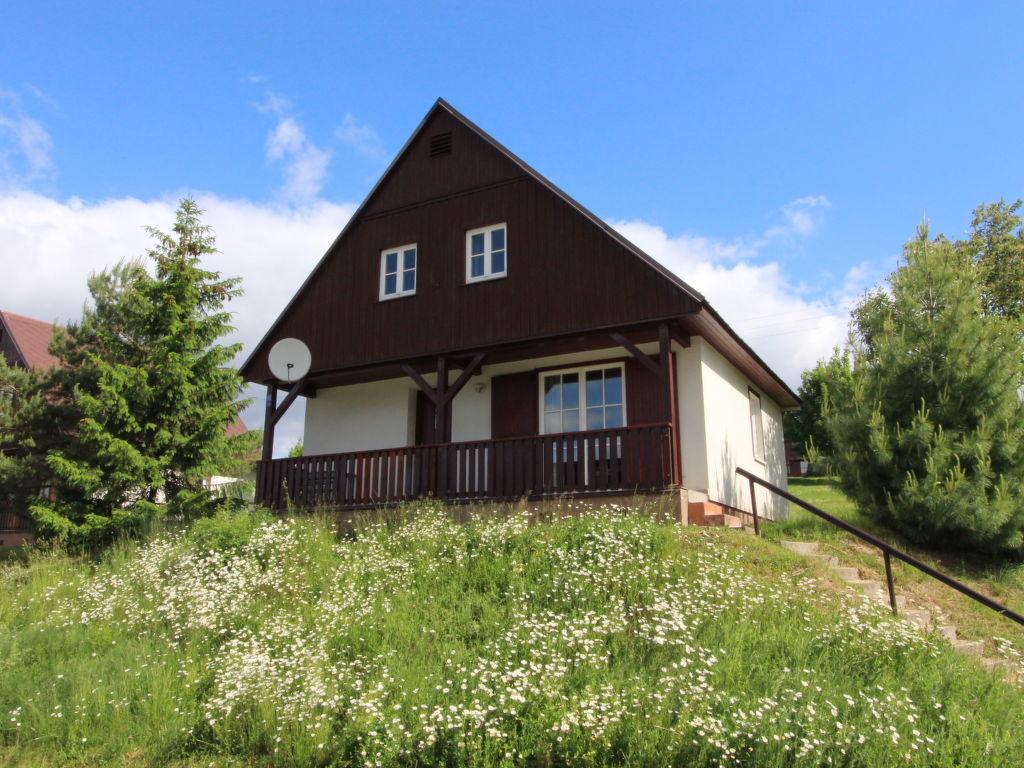 Chalets op een kleinschalig vakantiepark met zwembad in het Reuzengebergte