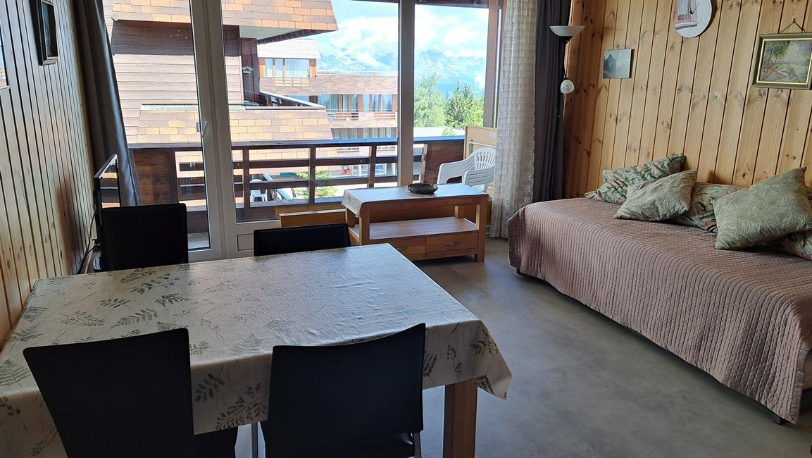 Kindvriendelijk resort met zwembad en panorama op de Zwitserse Alpen