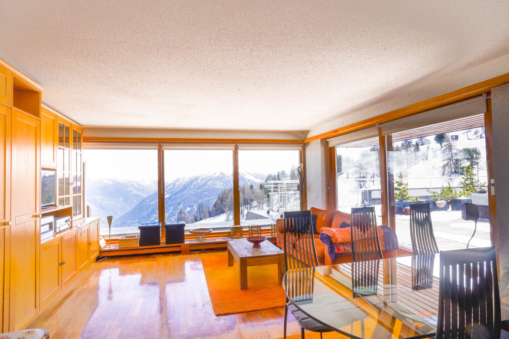 Kindvriendelijk resort met zwembad en panorama op de Zwitserse Alpen