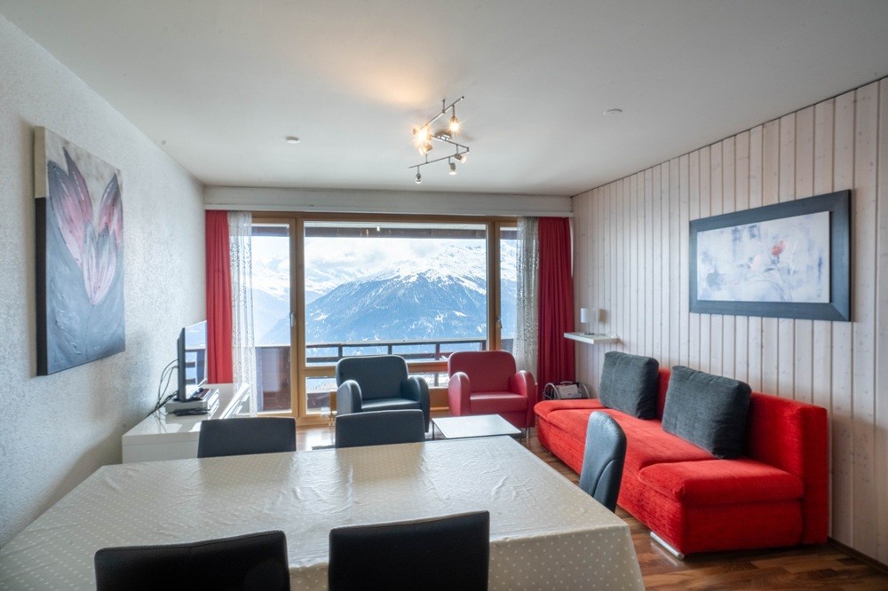 Kindvriendelijk resort met zwembad en panorama op de Zwitserse Alpen